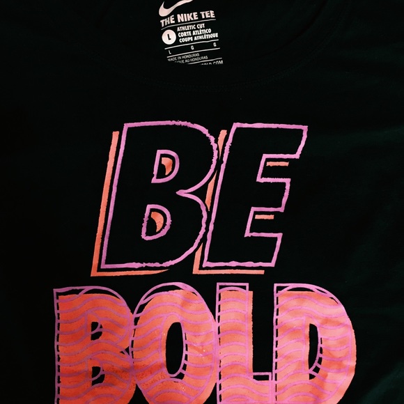 Bundle of women’s Nike tees - Picture 3 of 5